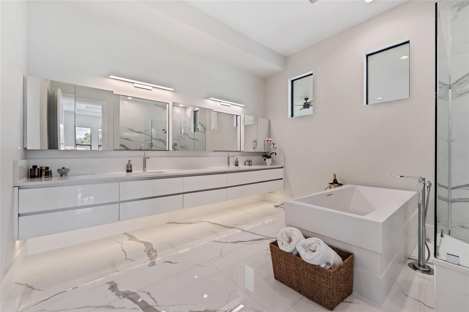 6159 HARBOUR TOWN COURT photo 5