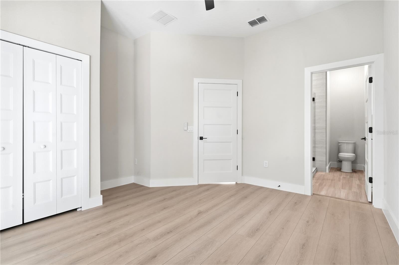 1236 VIRGINIA DRIVE photo 4