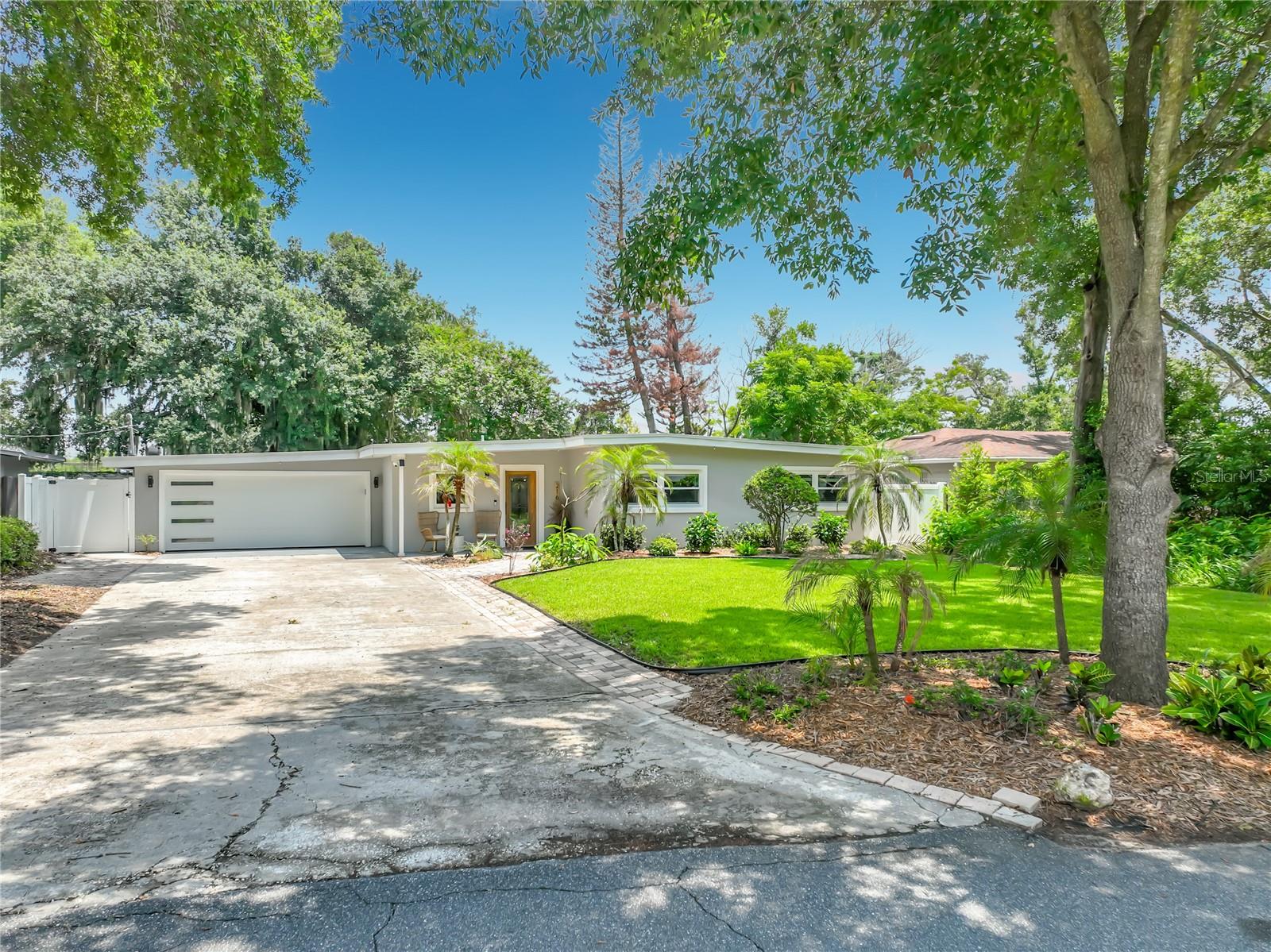 216 BLOSSOM LANE photo 3