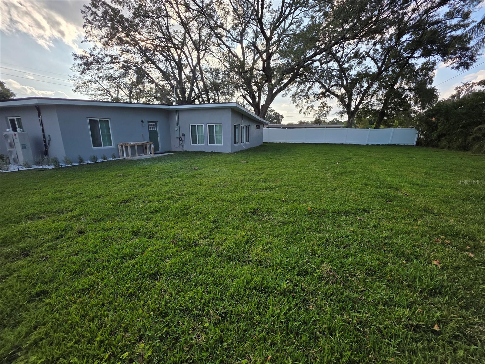 1911 W AMELIA STREET photo 2