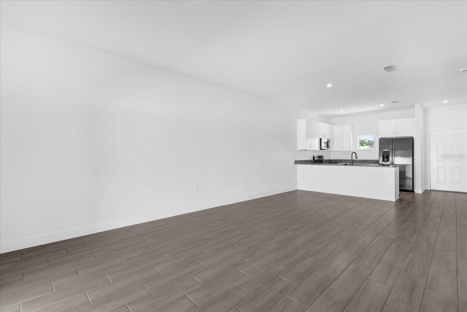 450 LAKE SHORE PARKWAY photo 4