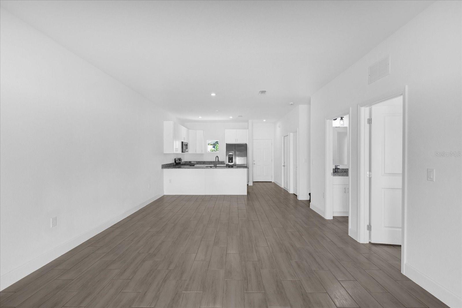 450 LAKE SHORE PARKWAY photo 5