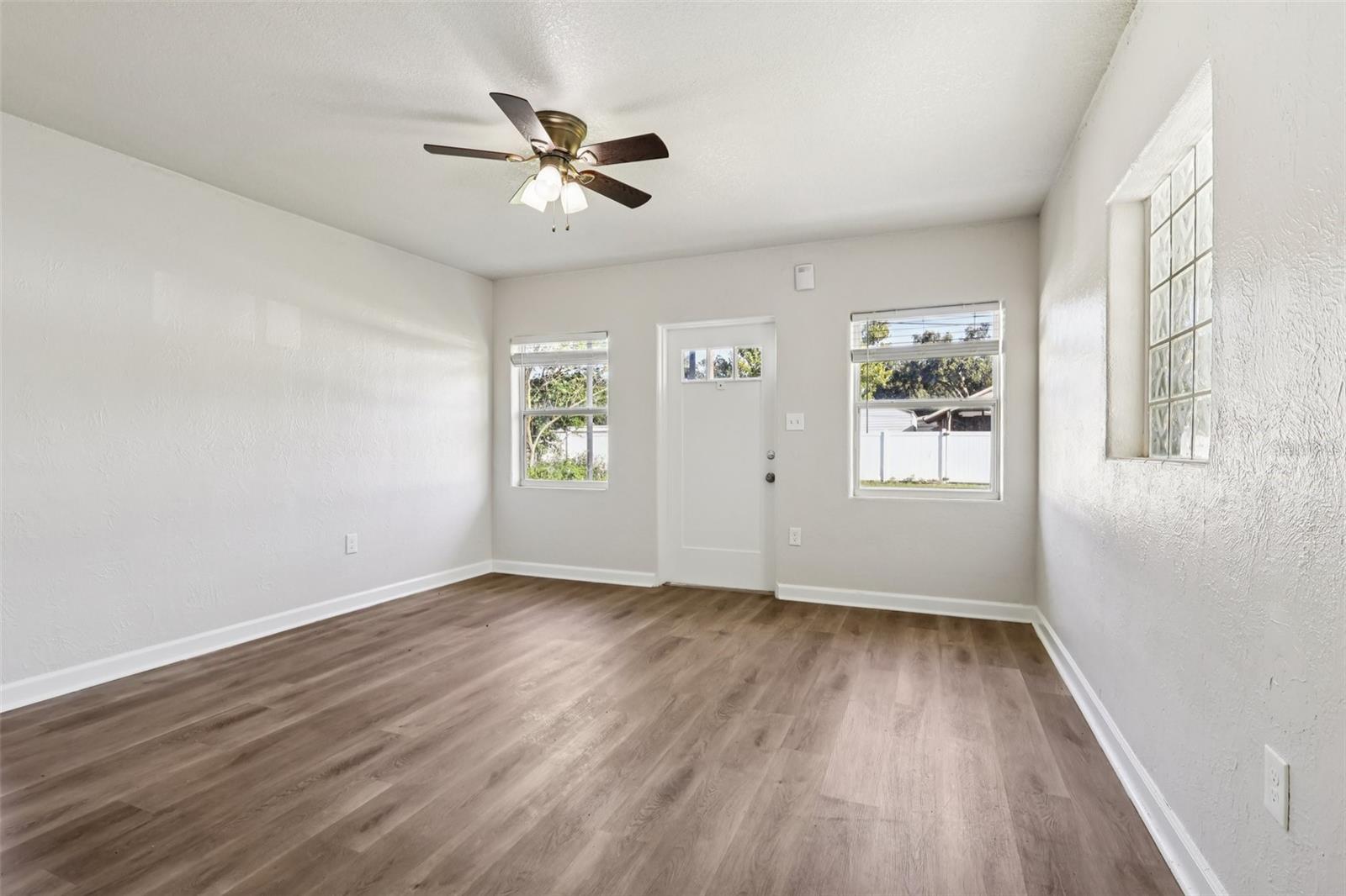 2620 HAWTHORNE STREET photo 4
