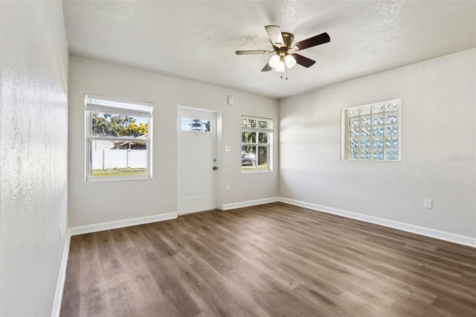 2620 HAWTHORNE STREET photo 5