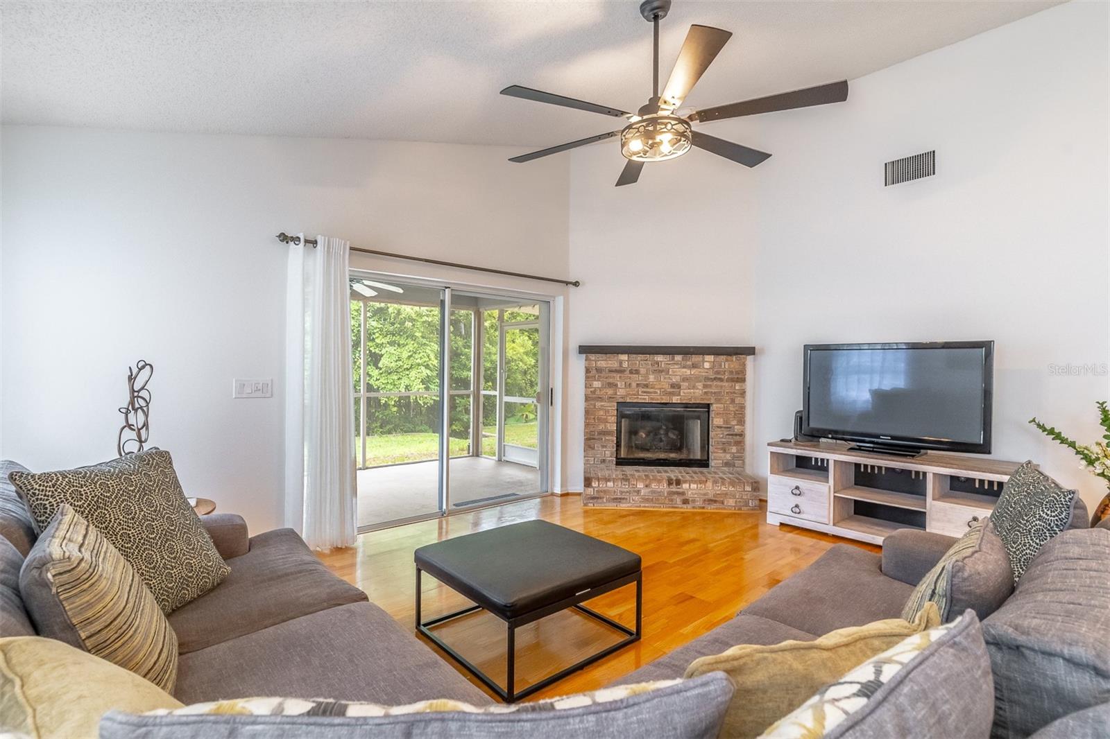 608 LAKE CLAIRE COURT photo 4