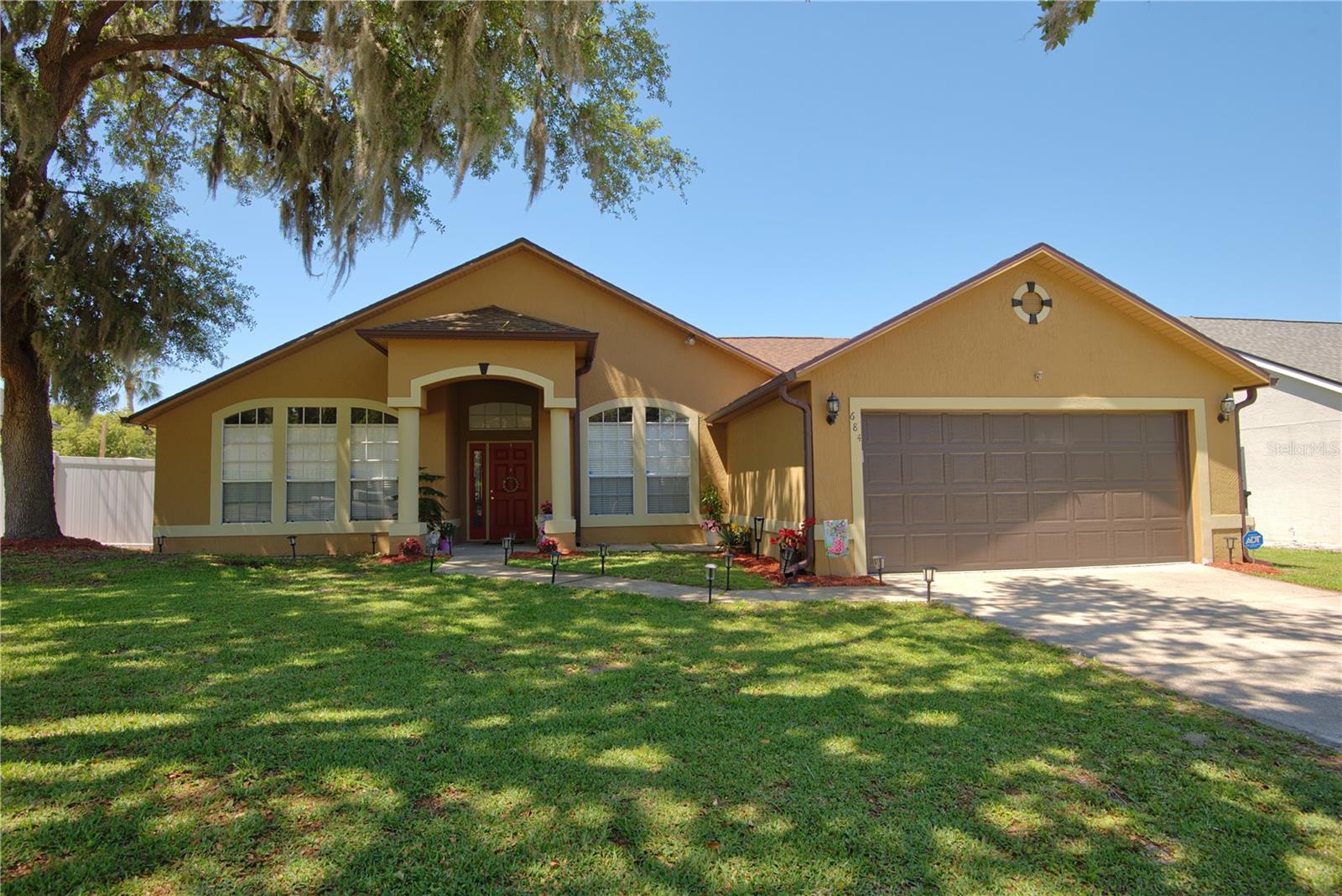 684 YORKSHIRE DRIVE photo 2