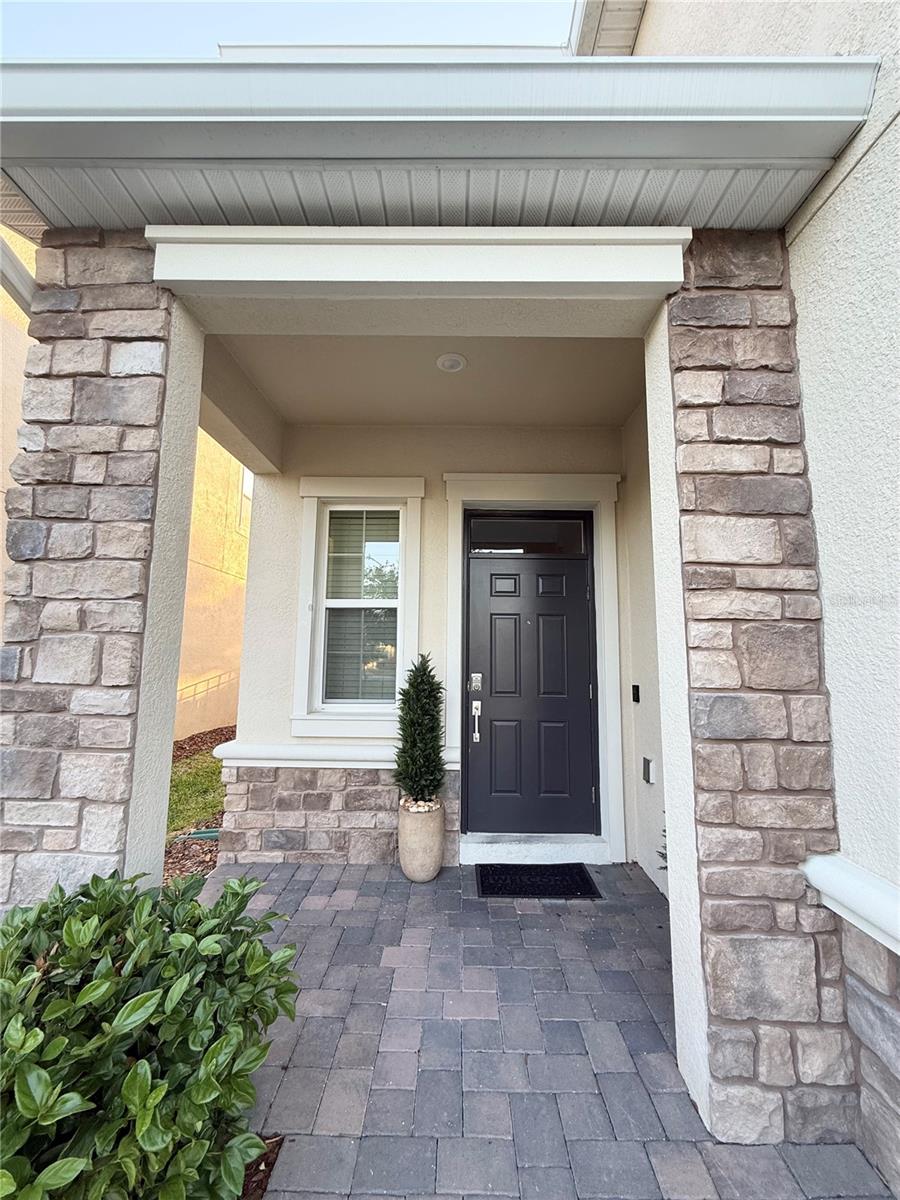 1048 DOWNSWING PLACE photo 2