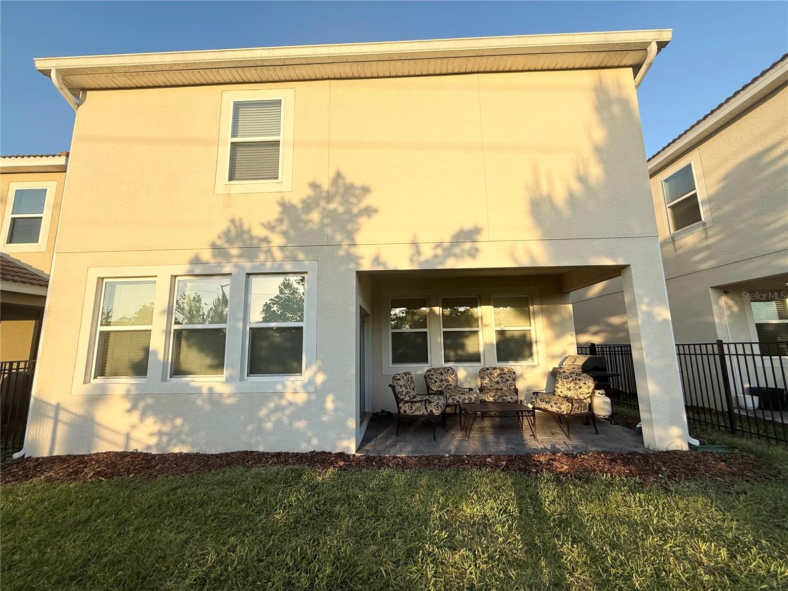 1048 DOWNSWING PLACE photo 3