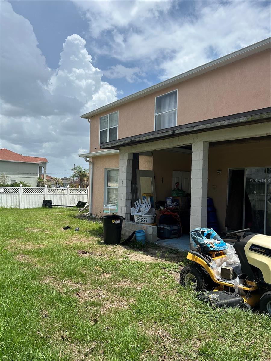 381 ALDERSHOT COURT photo 3