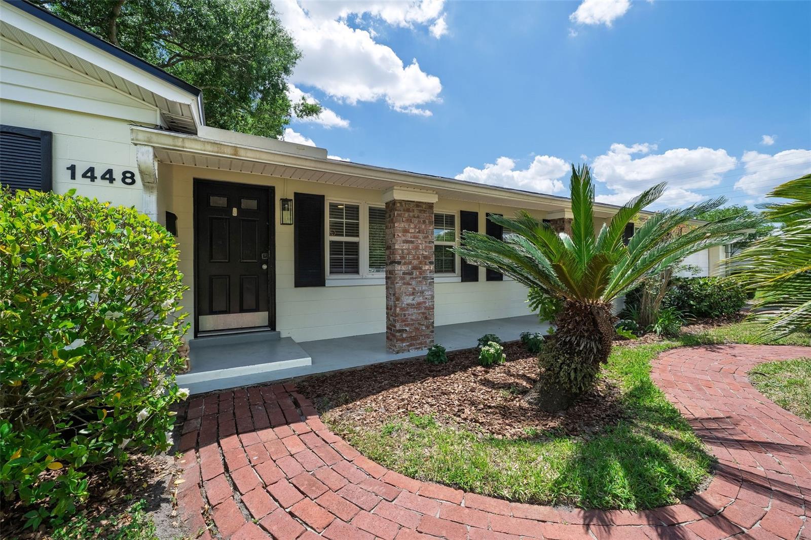 1448 CUMBIE STREET photo 2