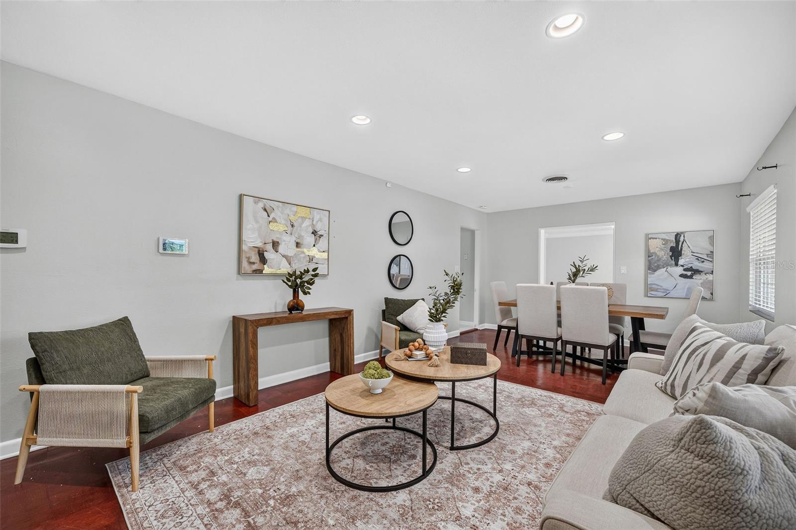 1448 CUMBIE STREET photo 4