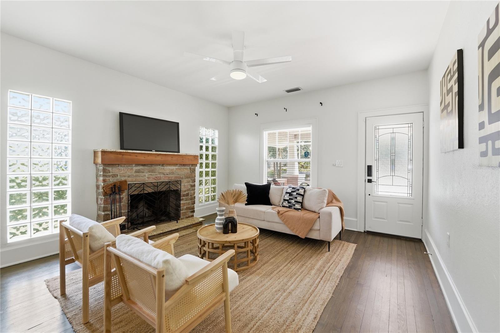 204 N BROWN AVENUE photo 4