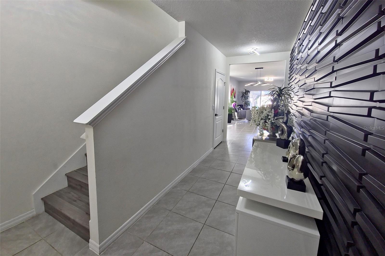 1292 CASCADES AVENUE photo 5
