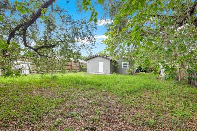 619 GRAND STREET photo 4