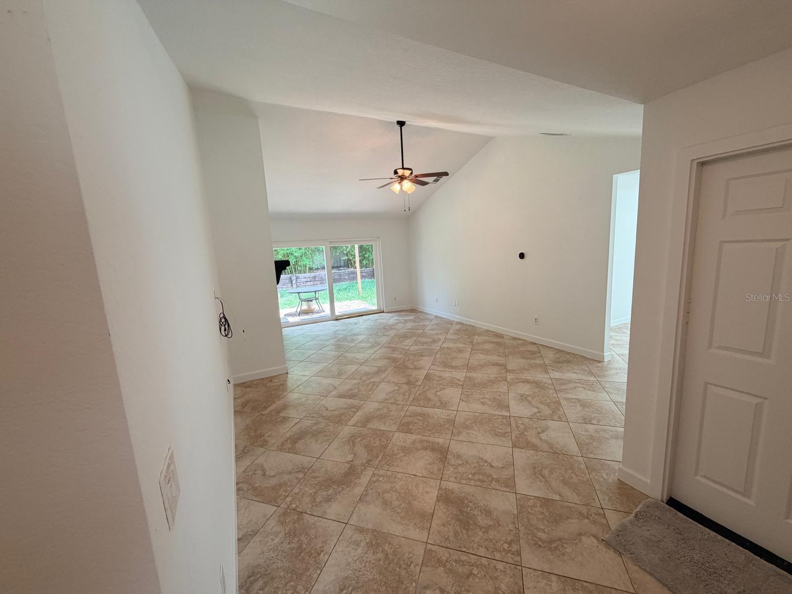 1083 BECKSTROM DR photo 4