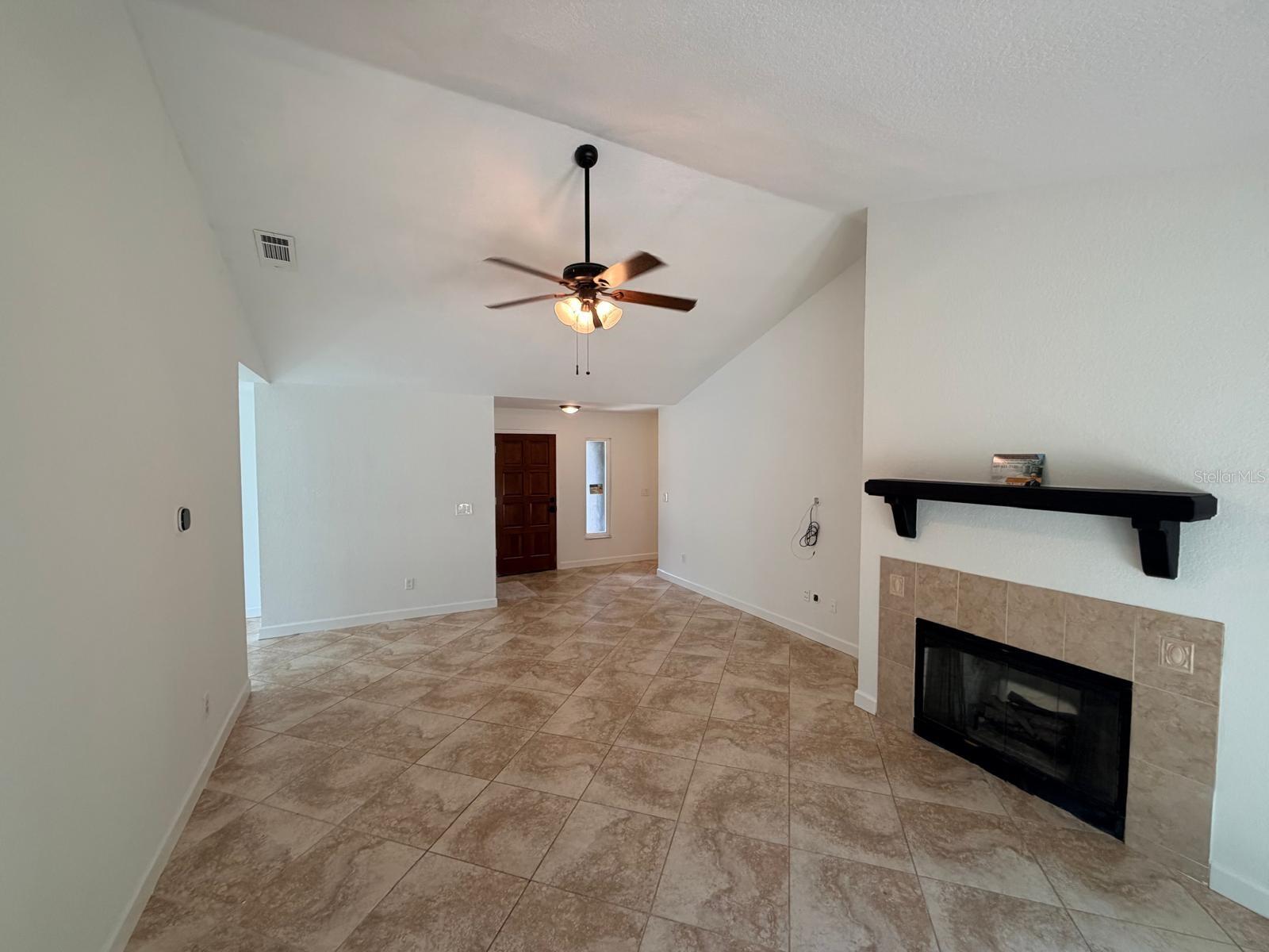 1083 BECKSTROM DR photo 5