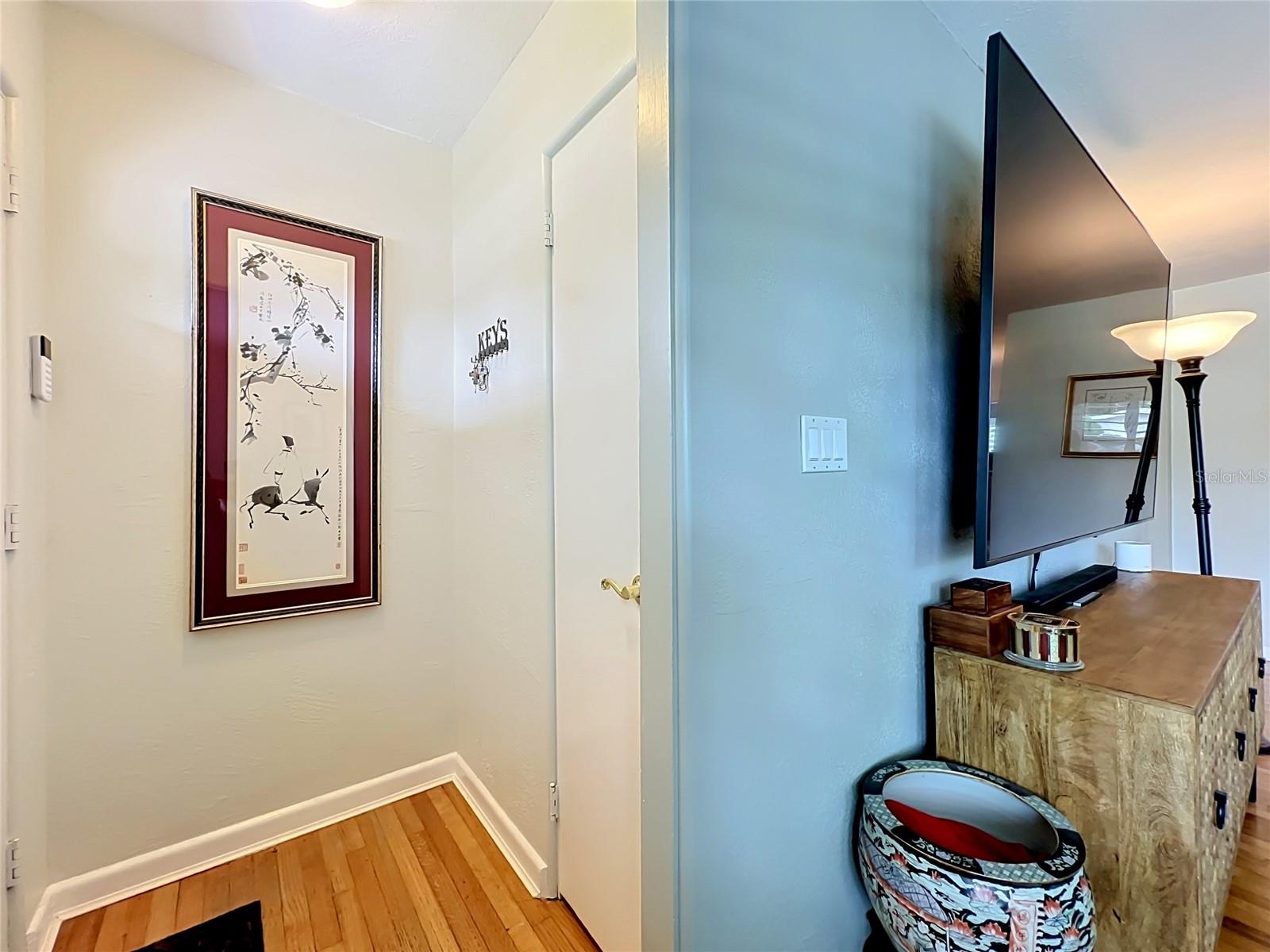 2806 VINE STREET photo 5