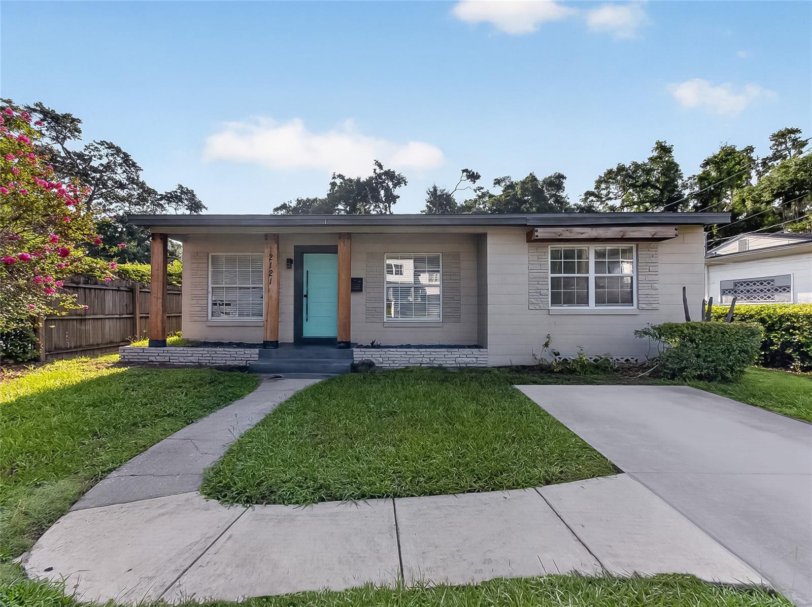 2121 IVANHOE ROAD