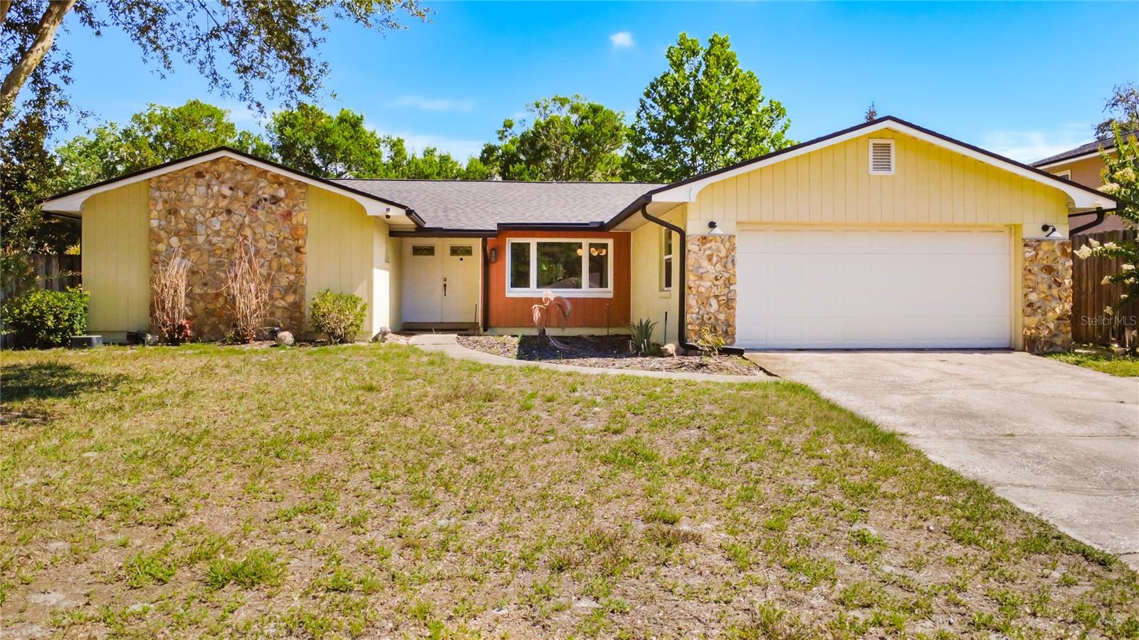 8517 CEDAR COVE COURT photo 2