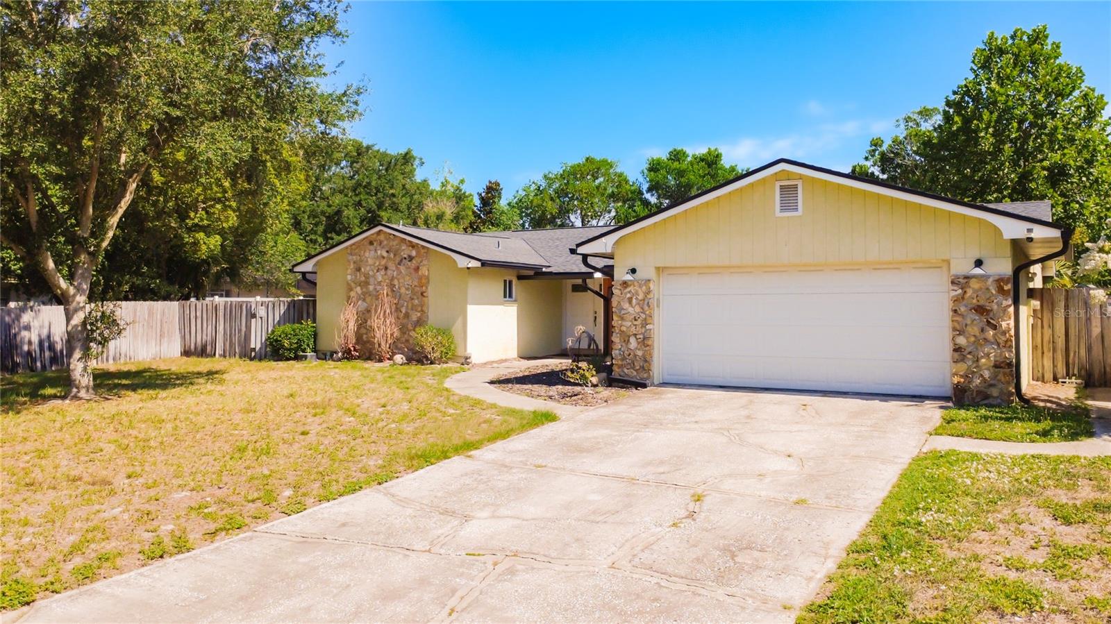 8517 CEDAR COVE COURT photo 3