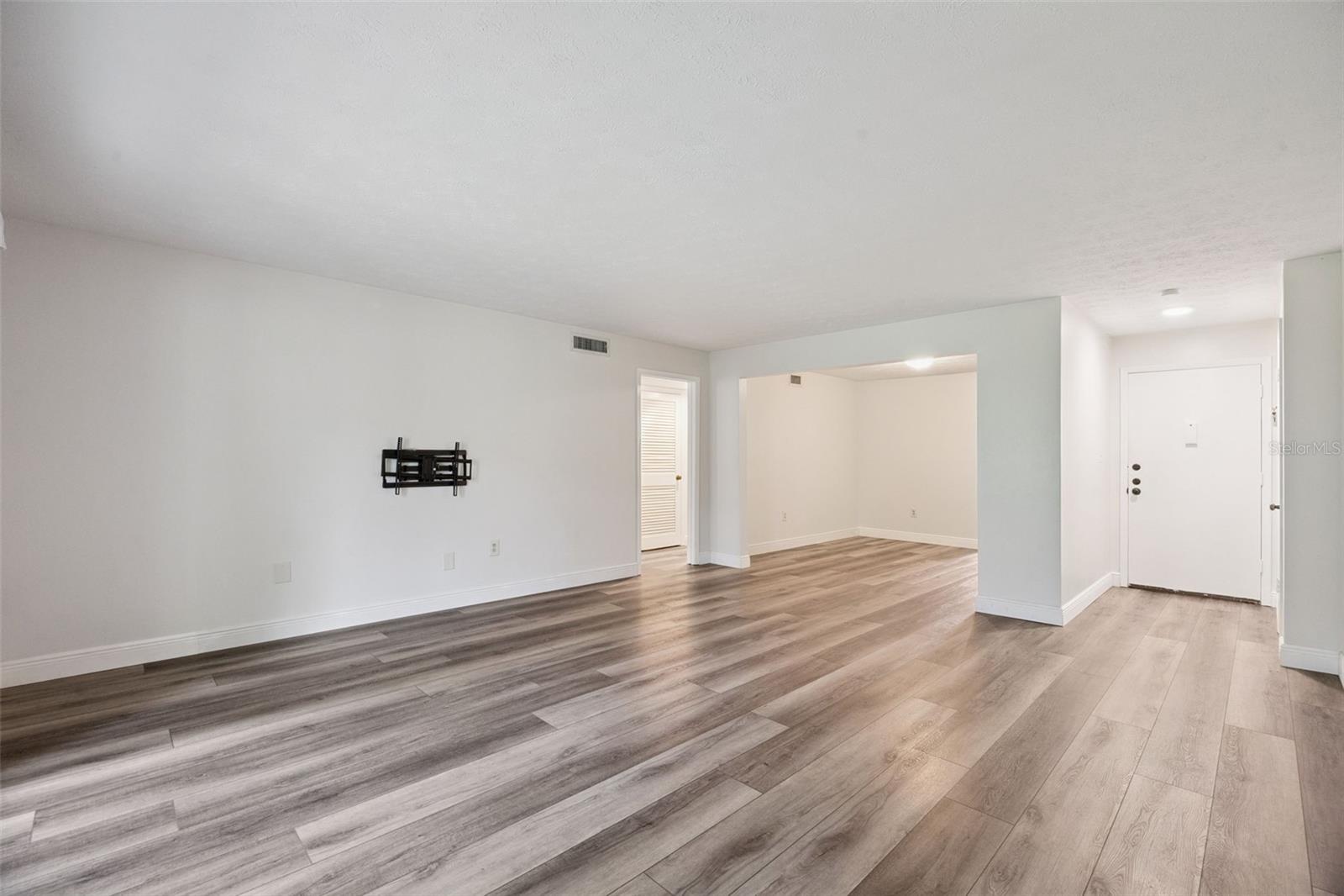 4300 LAKE UNDERHILL ROAD #23B2 photo 2