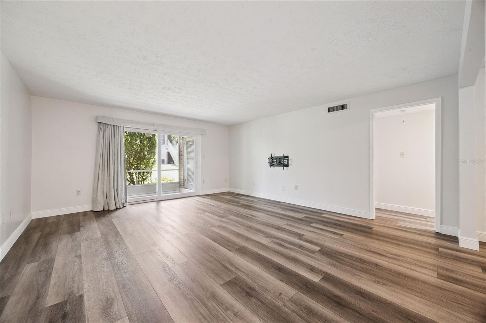 4300 LAKE UNDERHILL ROAD #23B2 photo 3