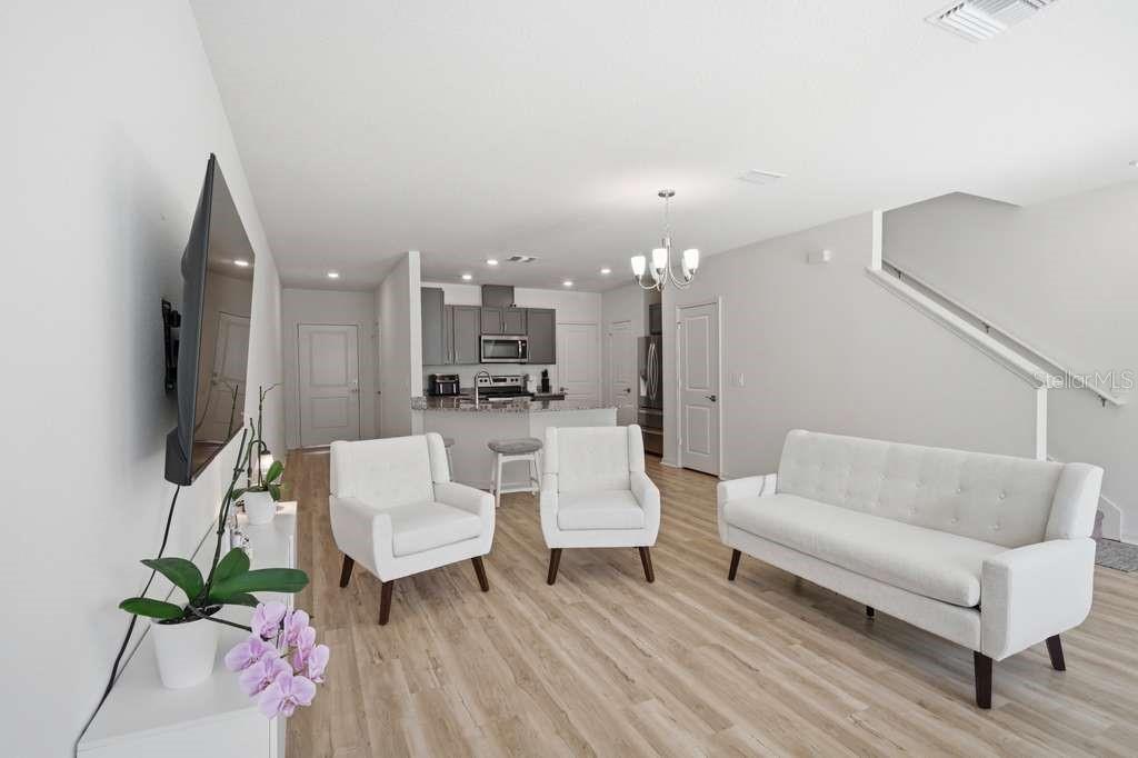 9424 WESTSIDE HILLS DRIVE photo 2