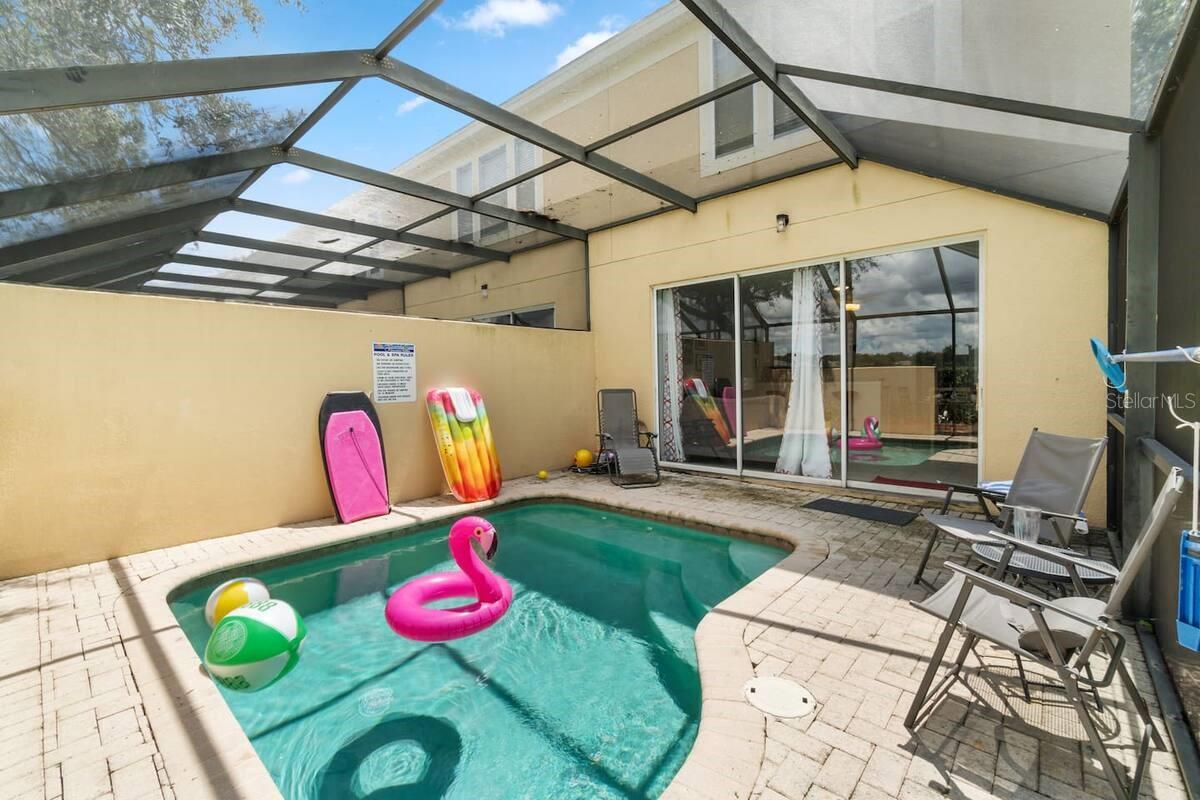 7683 Fitzclarence Street — photo 4 of 58