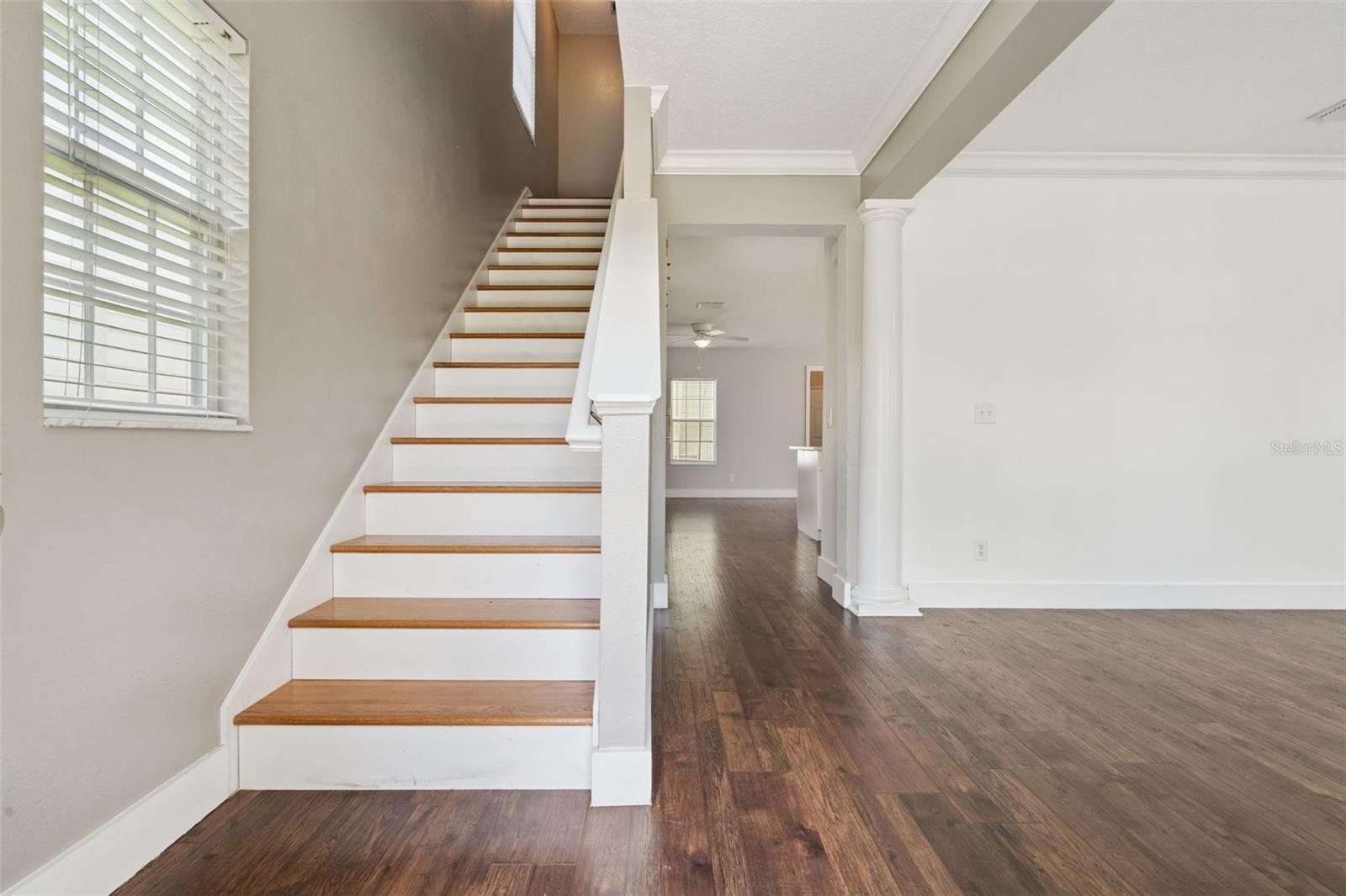 1102 GOLDENASTER COURT photo 4