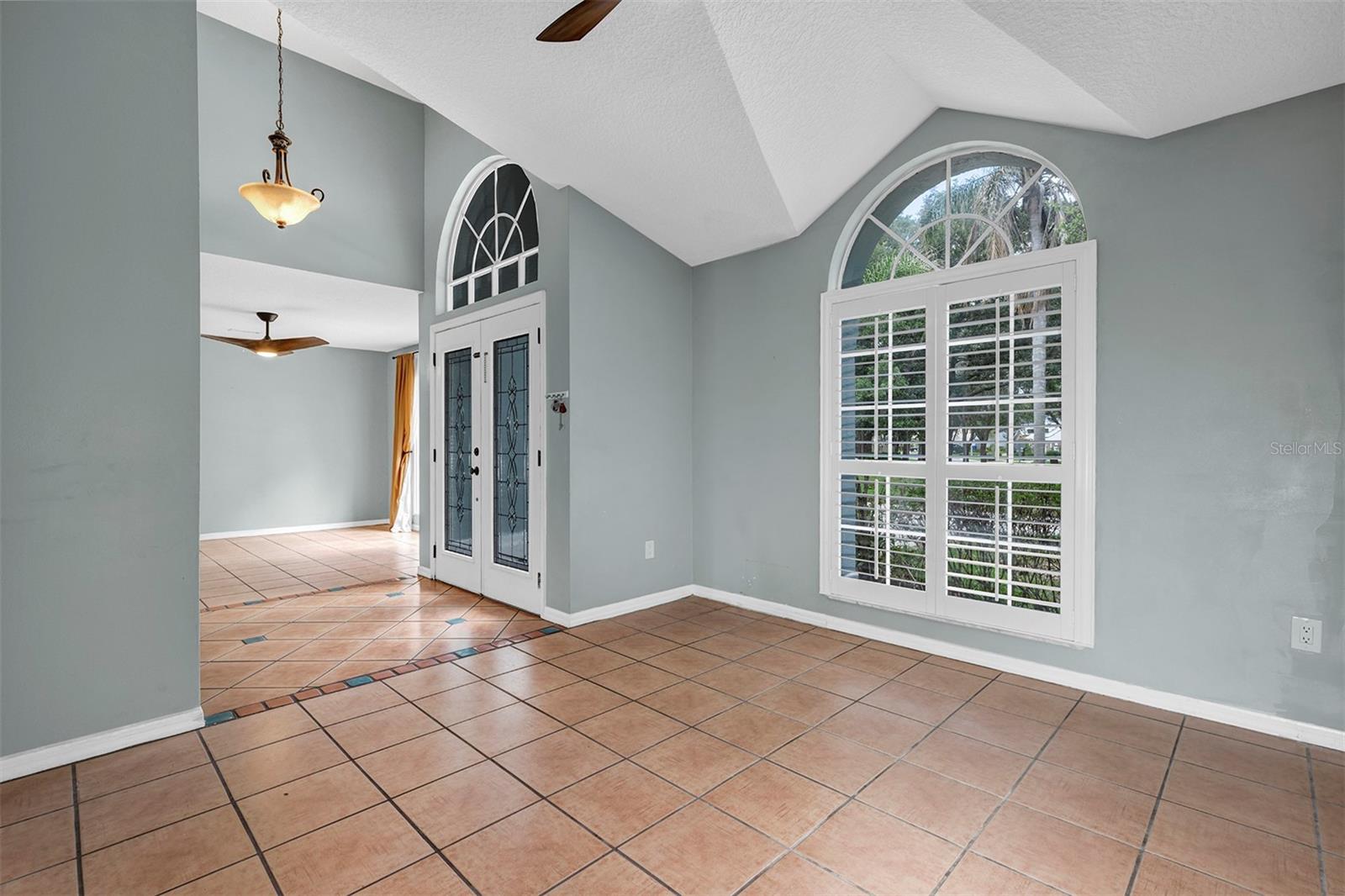 601 RED MAPLE COURT photo 3
