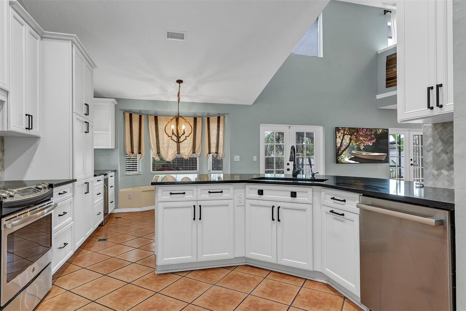 601 RED MAPLE COURT photo 5