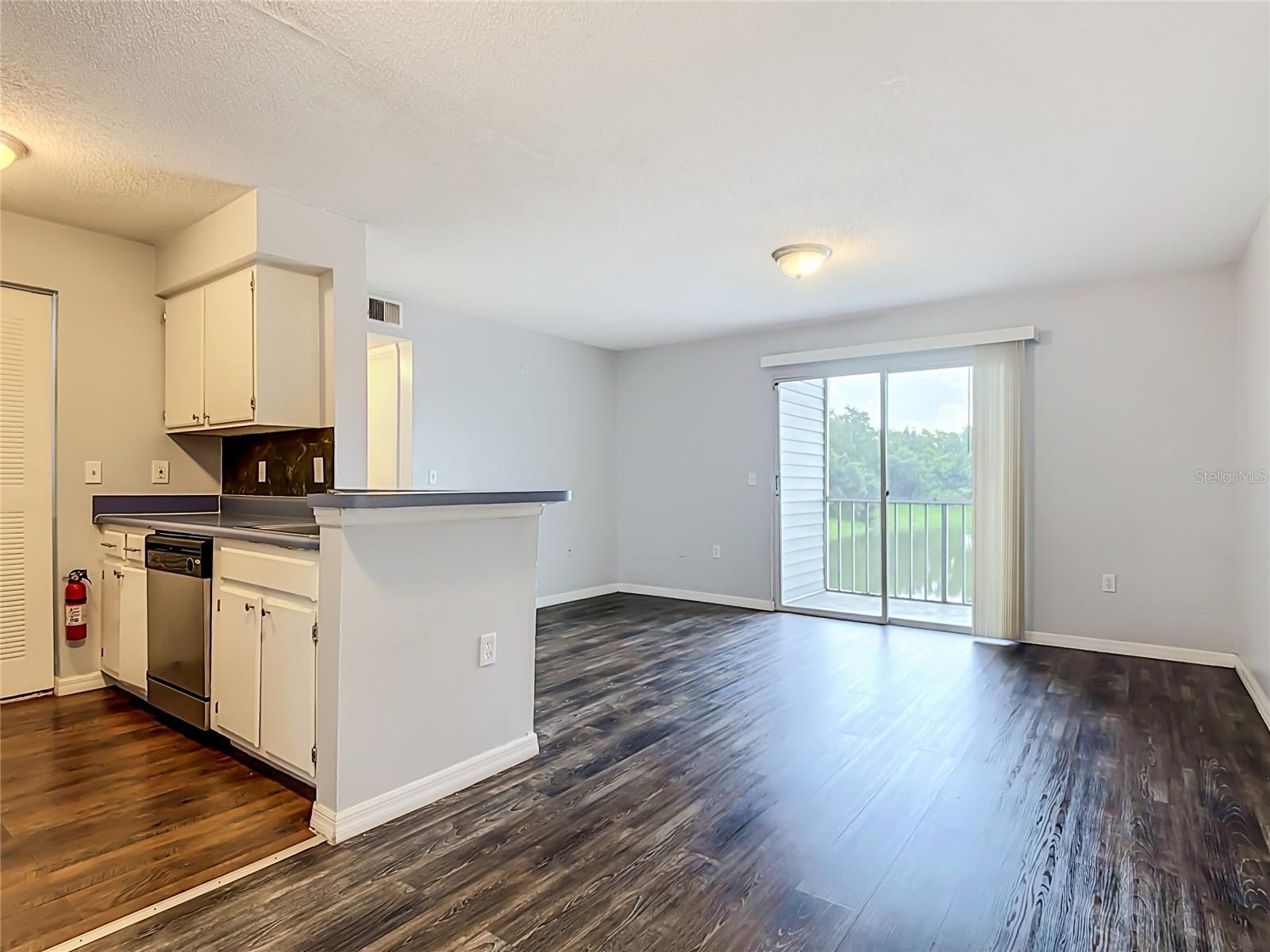 1229 BERMUDA LAKES LANE #206 photo 5