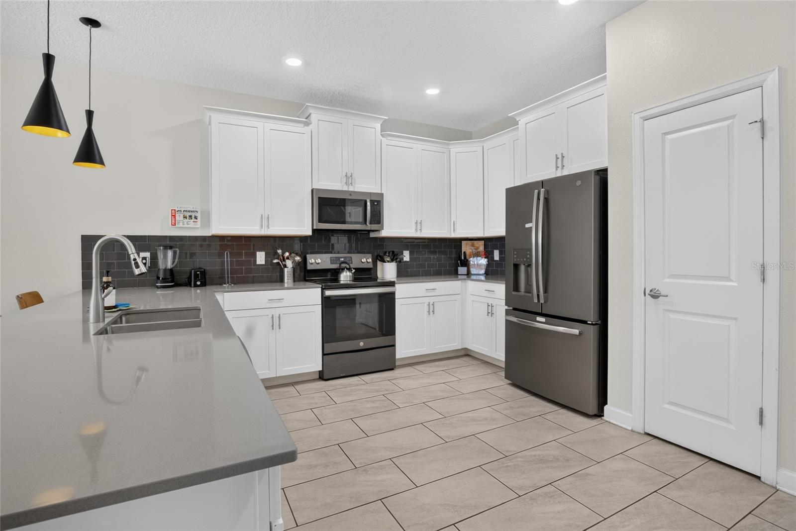 4536 Target Boulevard — photo 10 of 60
