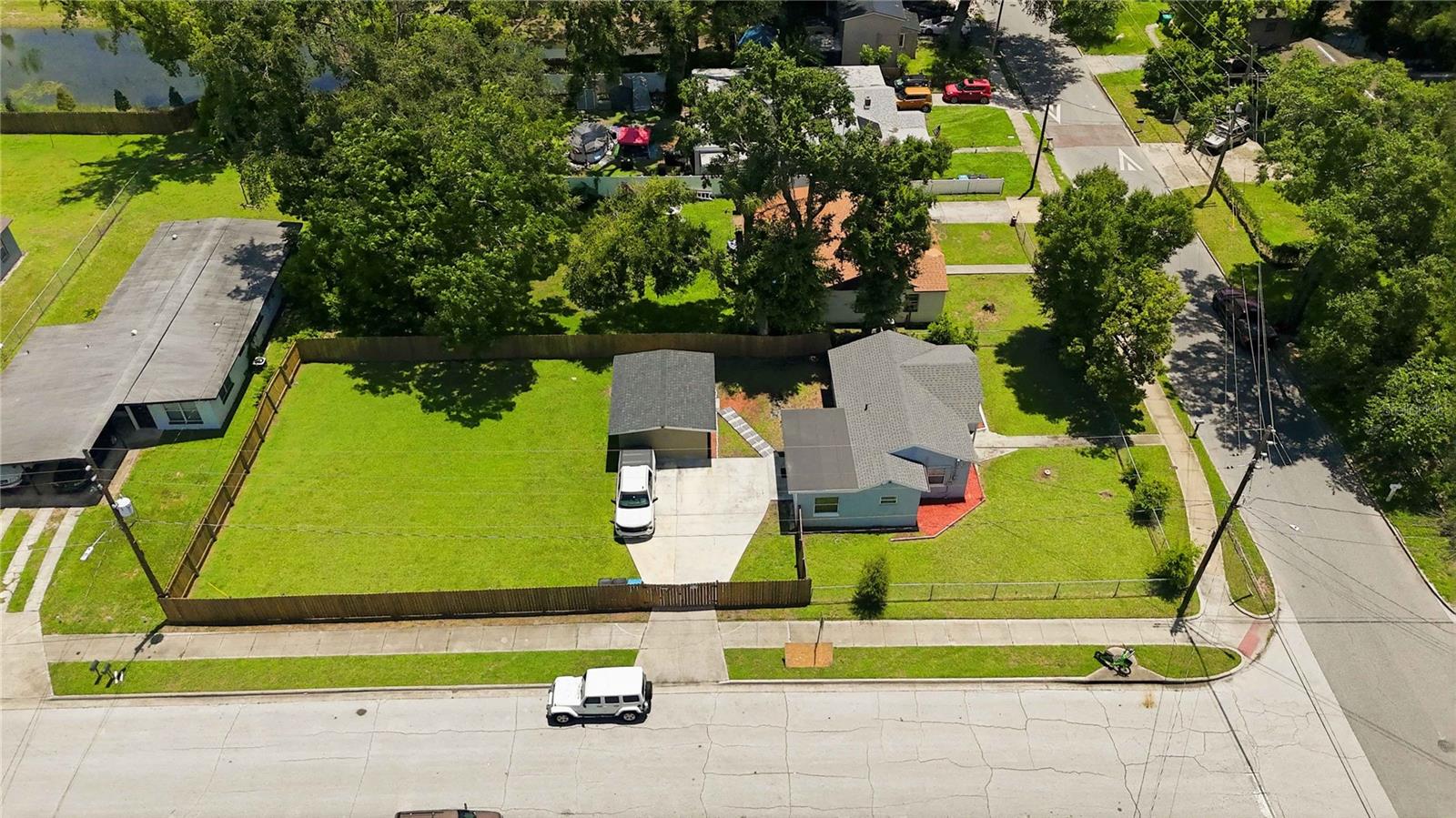 809 COLUMBIA STREET photo 2