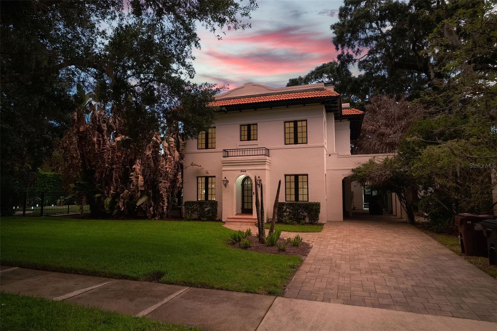 906 ALHAMBRA COURT photo 4