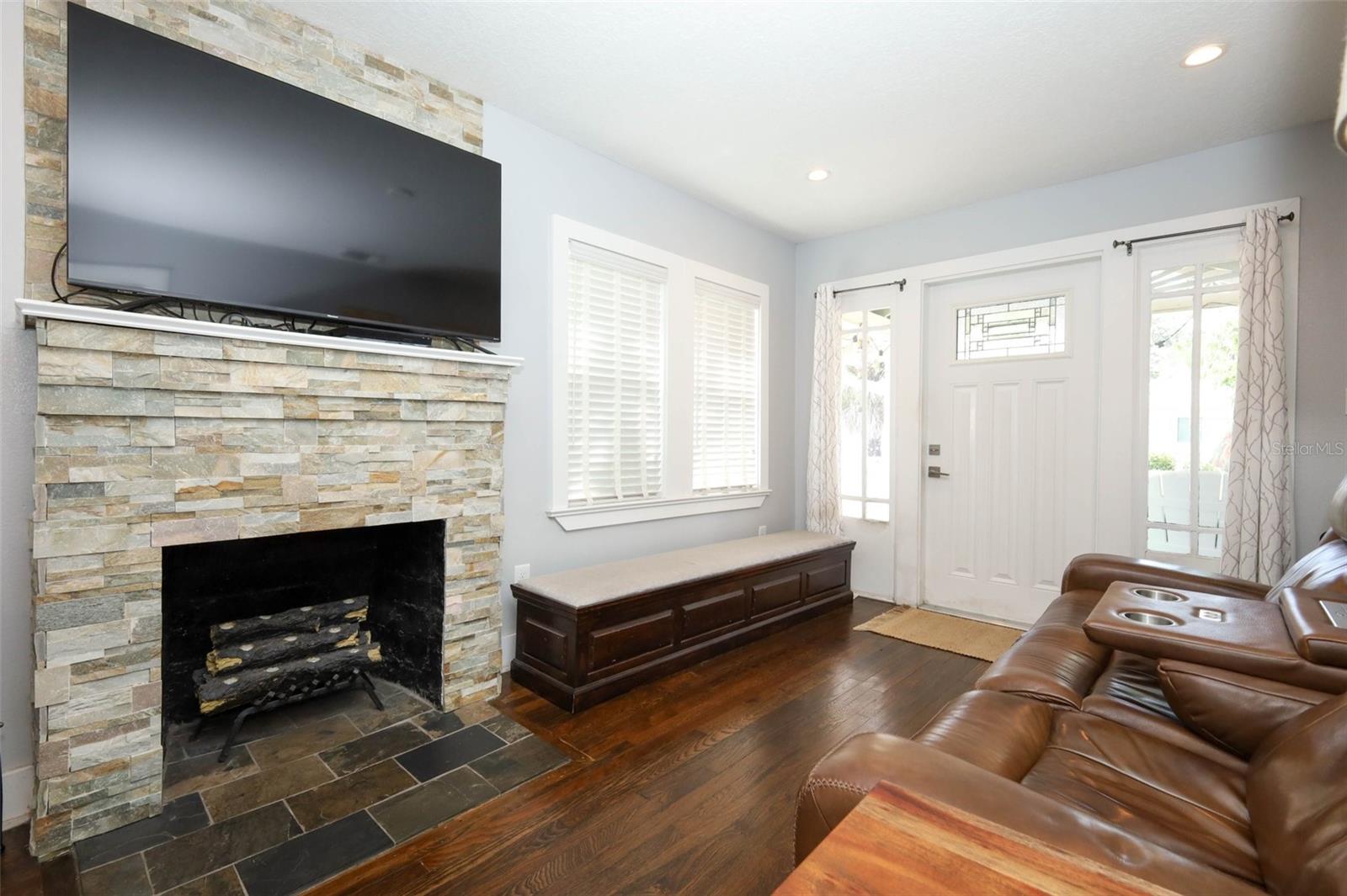 1419 CANTON STREET photo 4