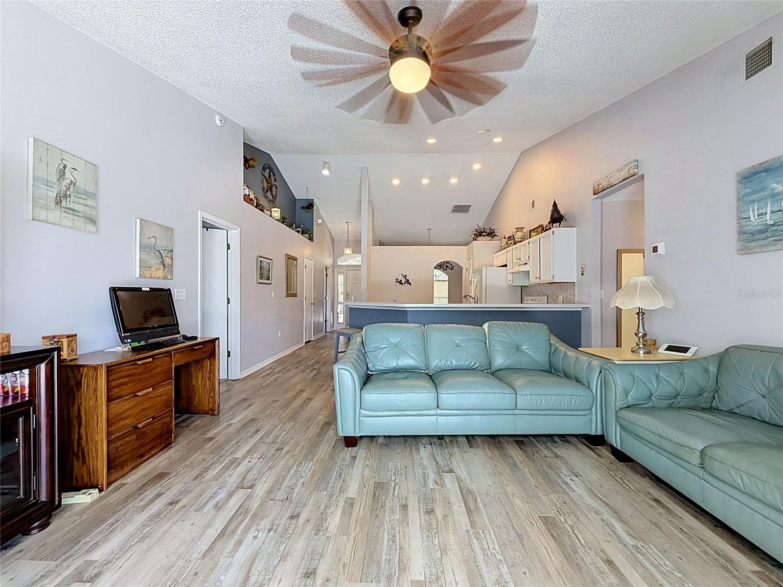 336 CALIFORNIA BOULEVARD photo 4