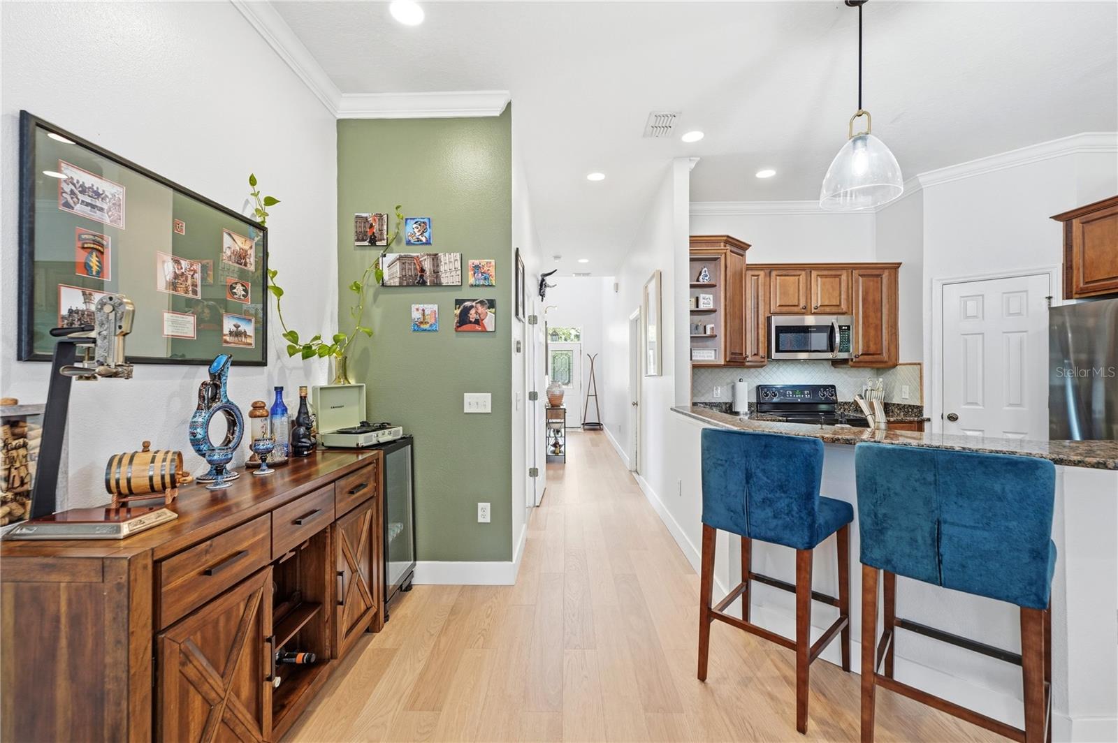 336 E KALEY STREET photo 4