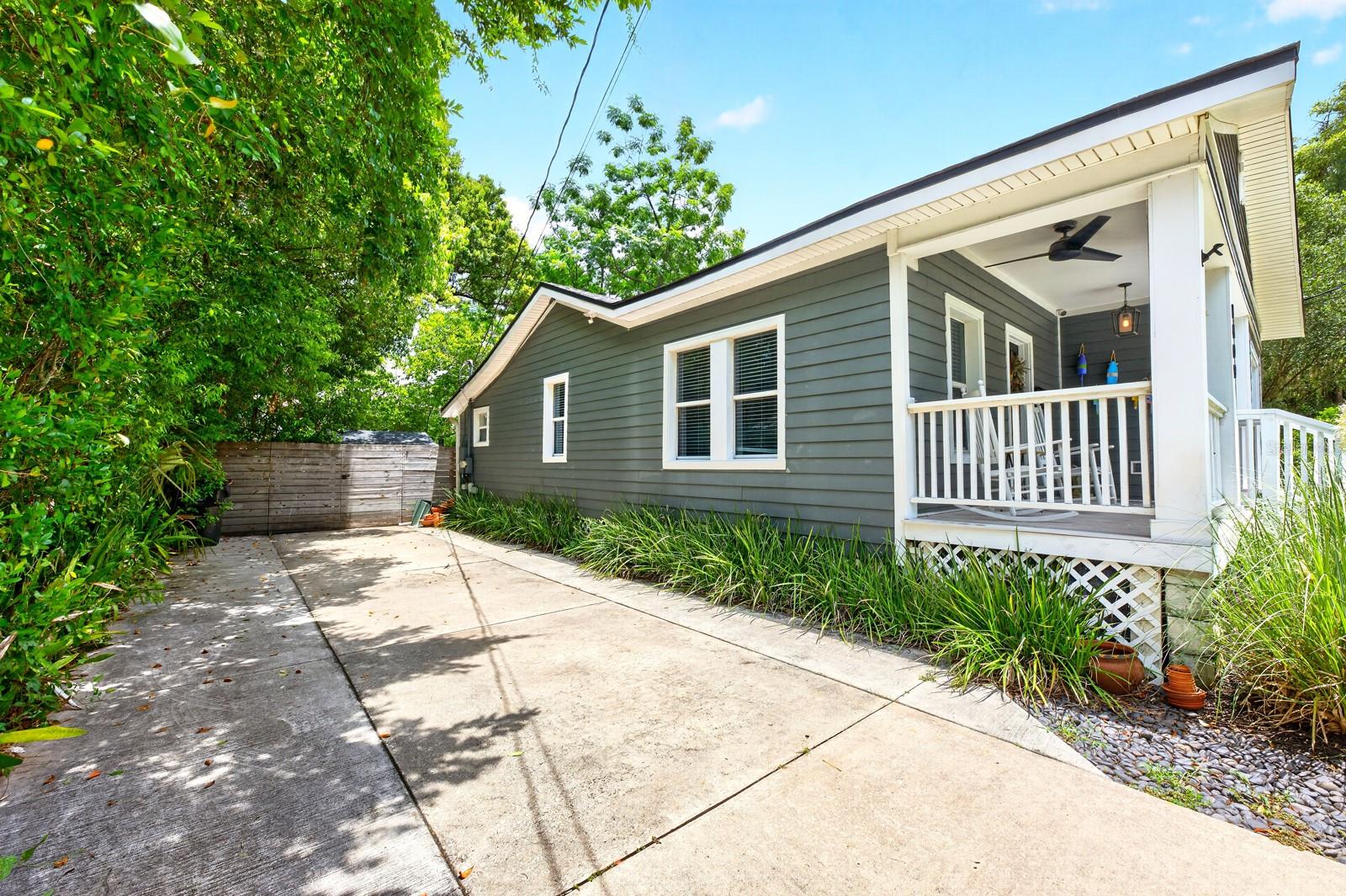 1409 E GORE STREET photo 2