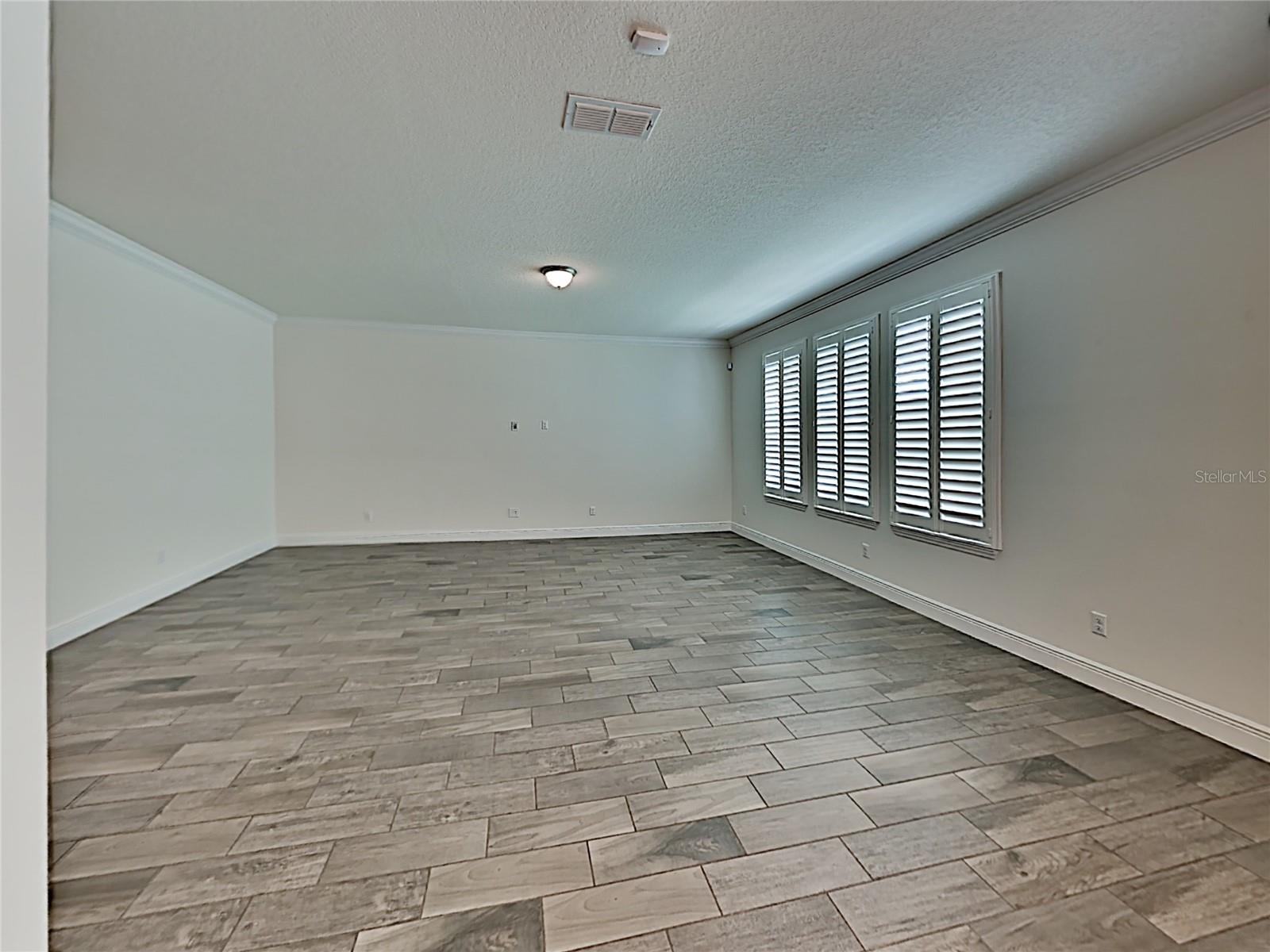 8931 LOOKOUT POINTE DRIVE photo 2