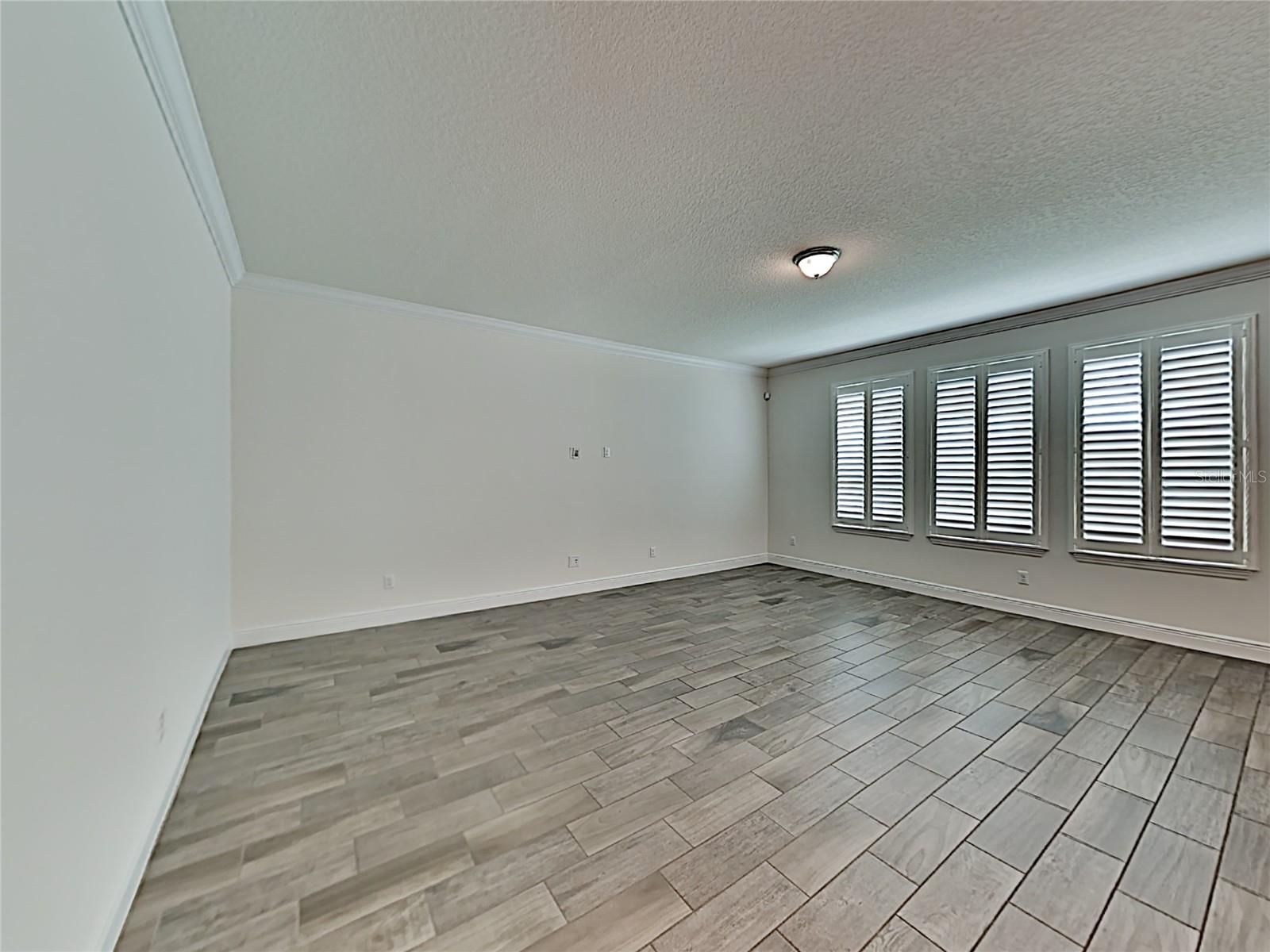8931 LOOKOUT POINTE DRIVE photo 3