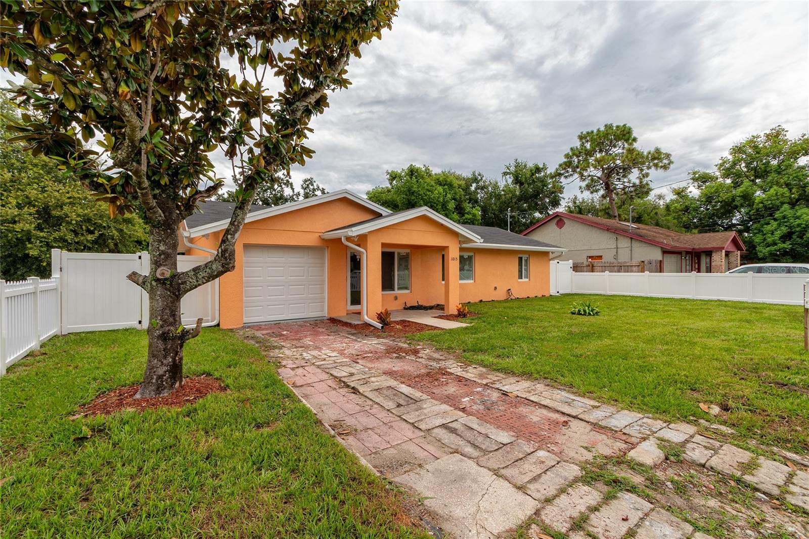 1015 MACK AVENUE photo 2