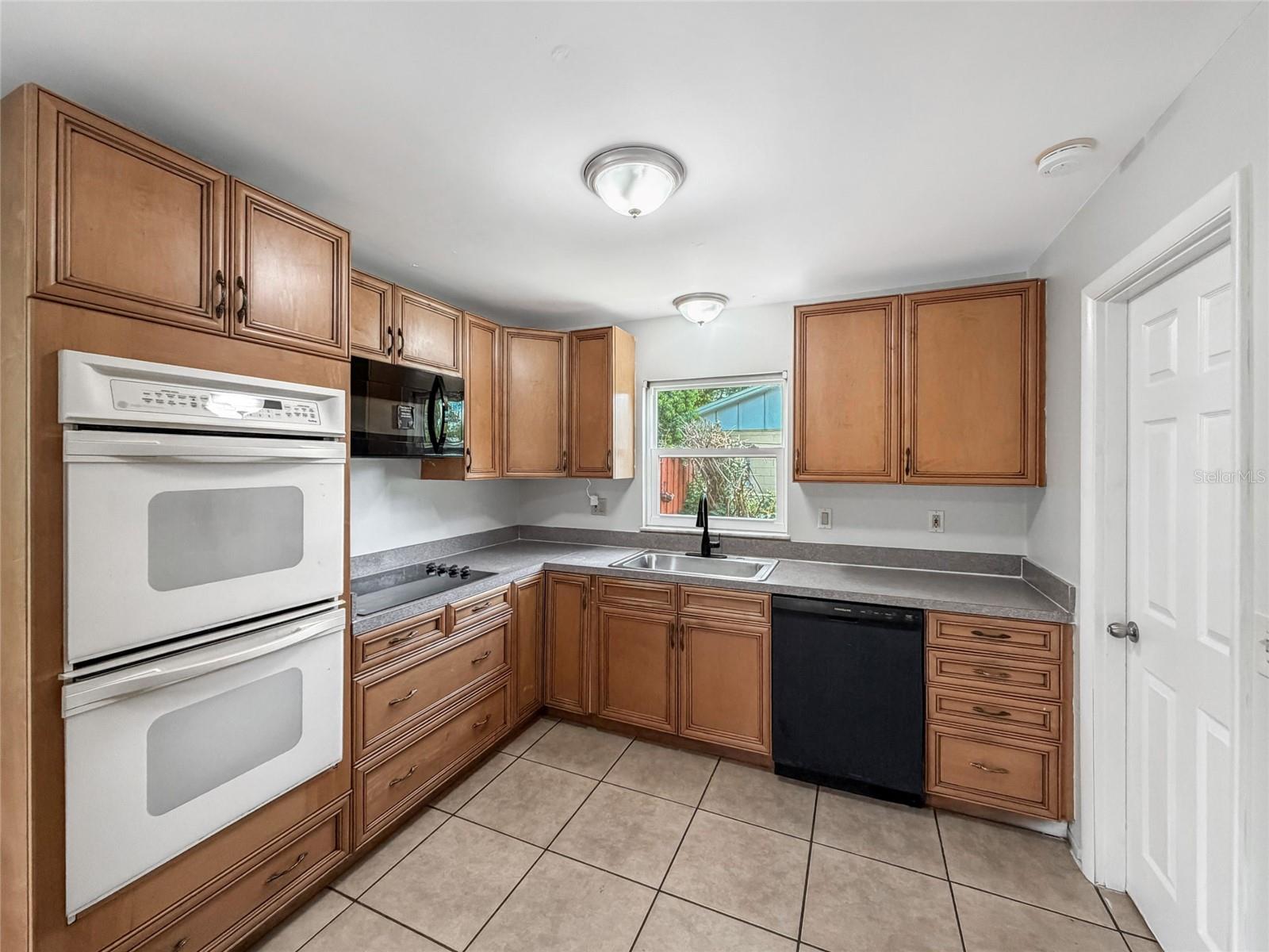 602 18TH STREET photo 3