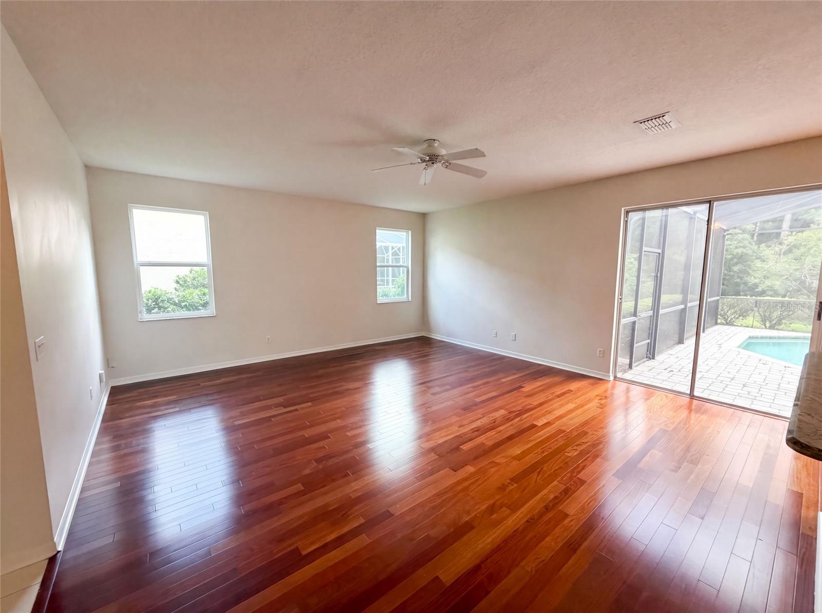 1379 HAMPSTEAD TERRACE photo 3