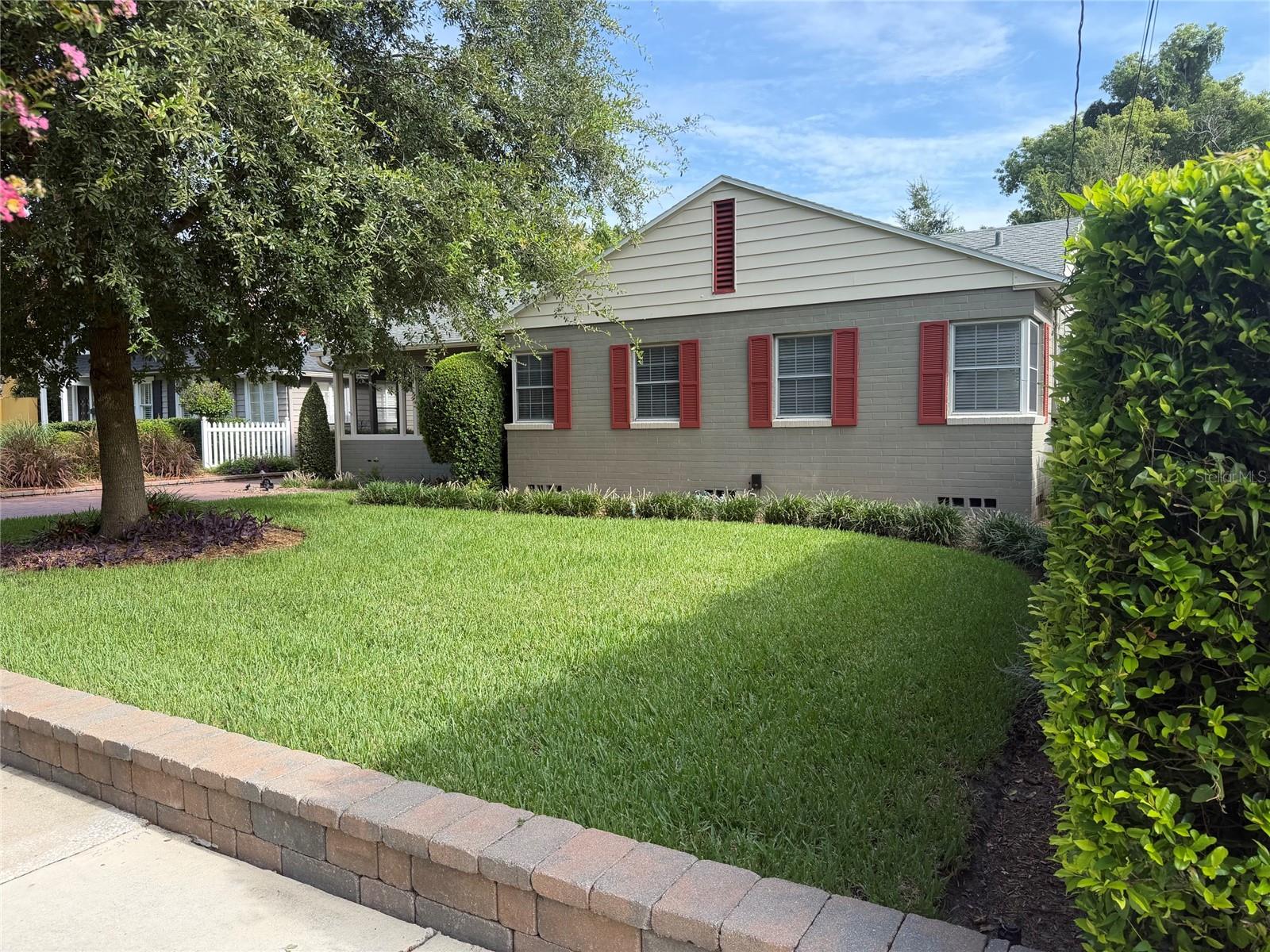 705 E MARKS STREET photo 2