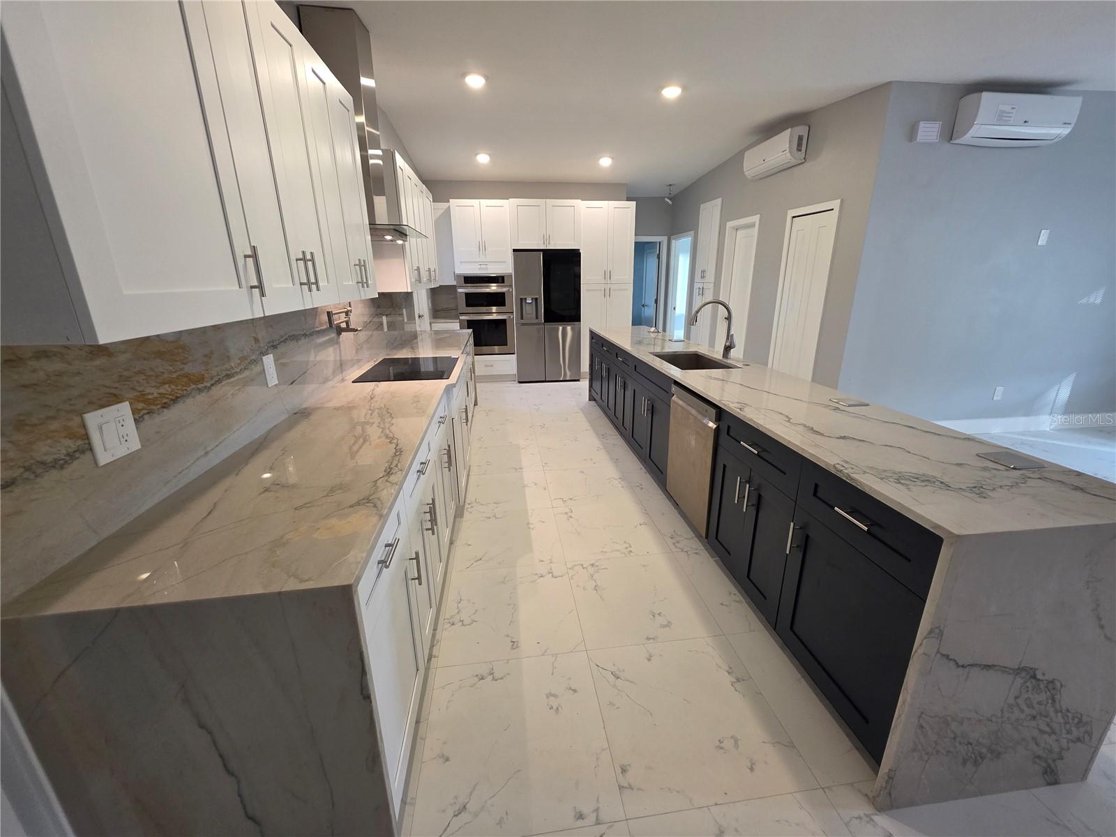 1911 W AMELIA STREET photo 4