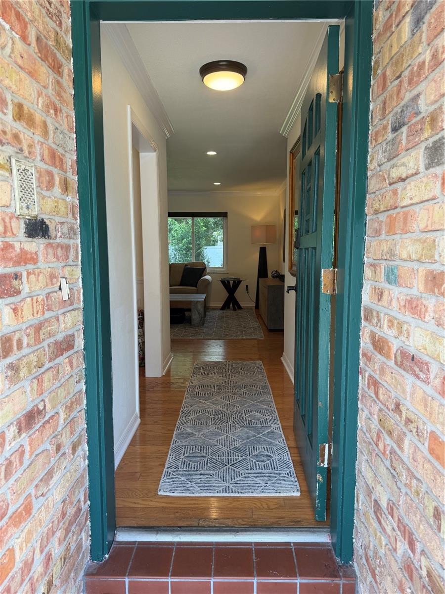 810 SWEETBRIAR ROAD photo 2