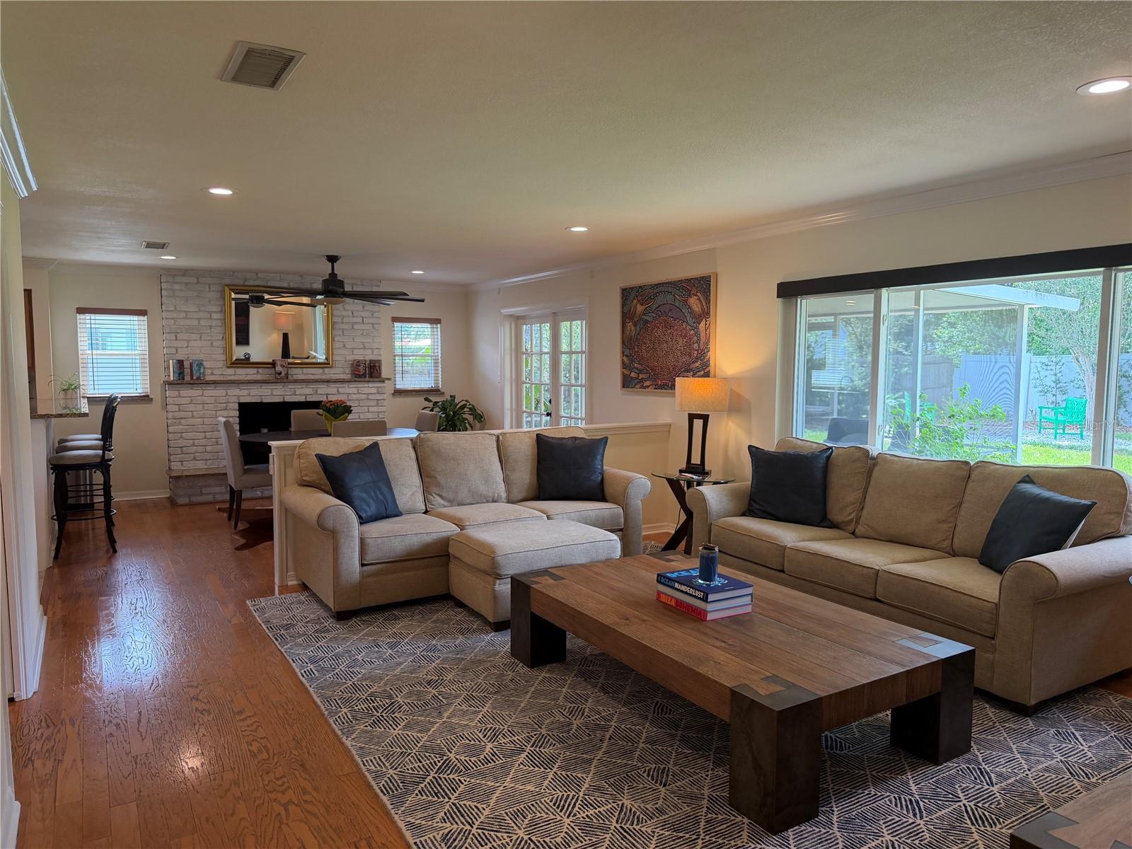 810 SWEETBRIAR ROAD photo 4