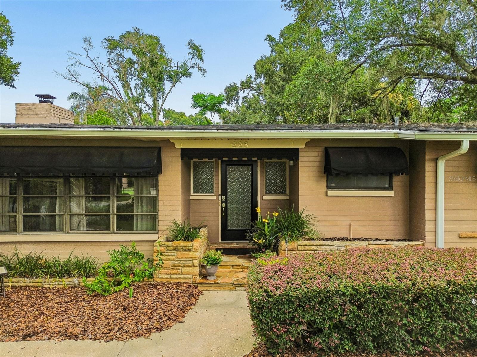228 RIPPLING LANE photo 4