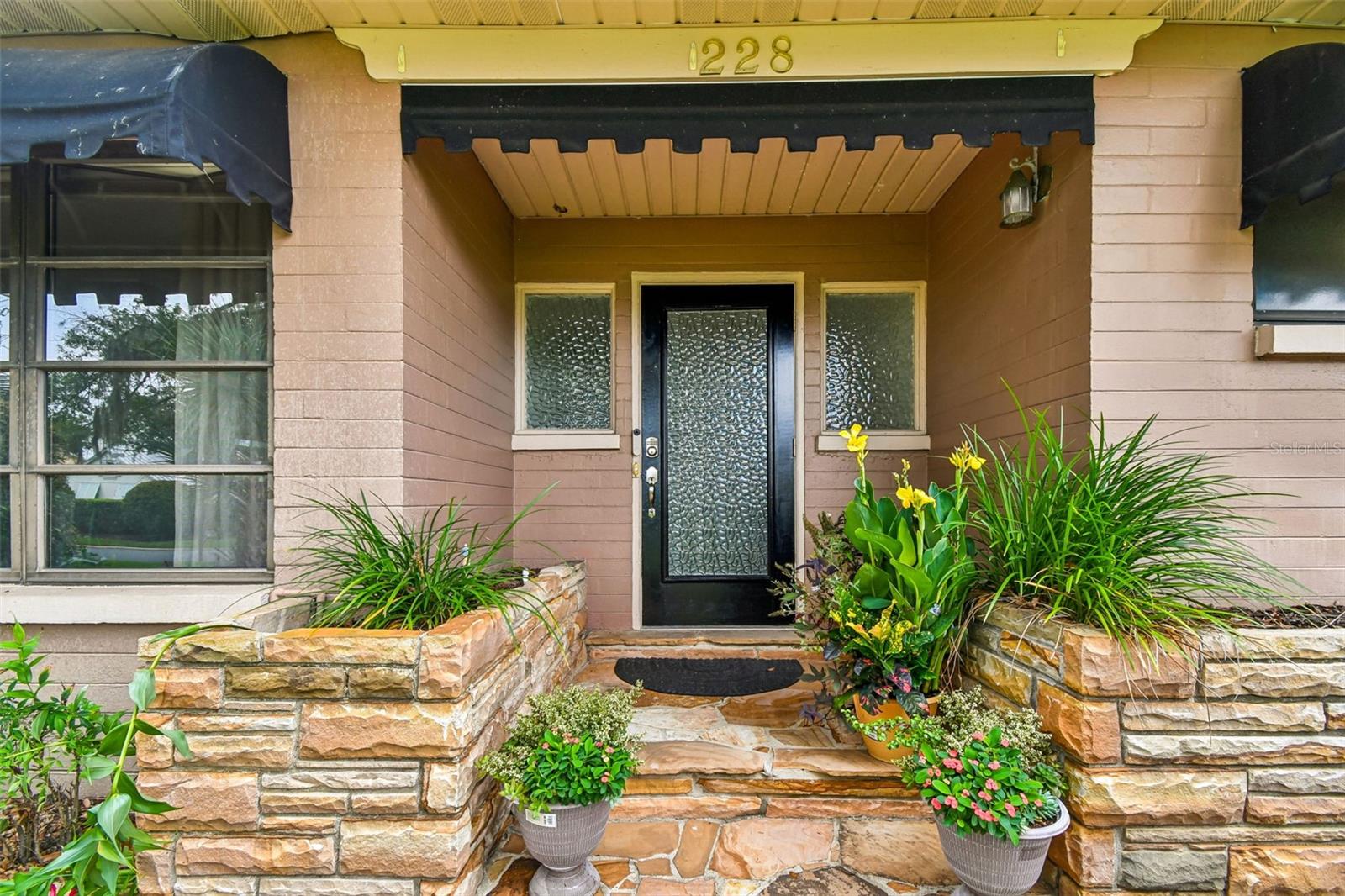 228 RIPPLING LANE photo 5
